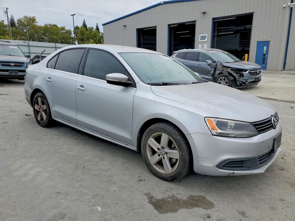 Photo 4 from auction – 2014 VOLKSWAGEN JETTA with VIN 3VWLL7AJ4EM294301