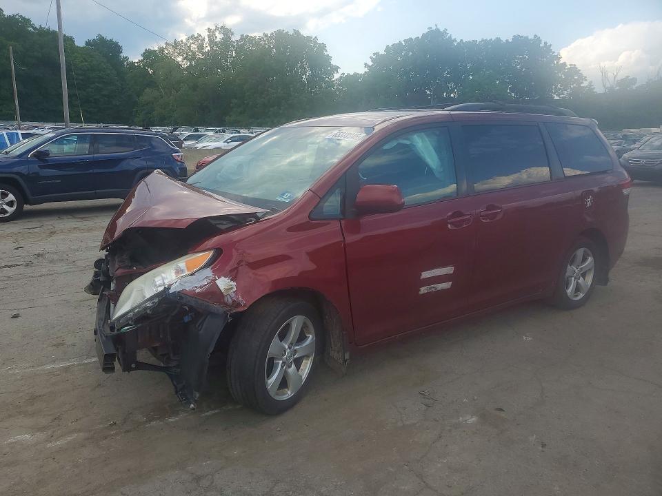 2014 TOYOTA SIENNA - Търг №65378946