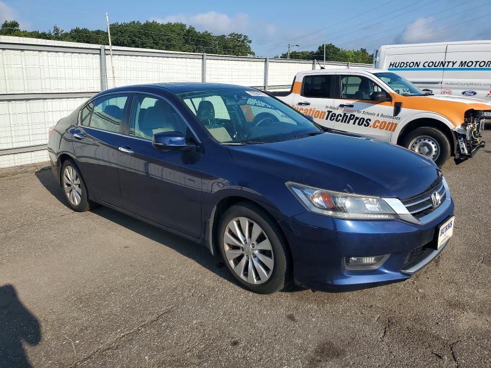 Photo 4 from auction – 2014 HONDA ACCORD with VIN 1HGCR2F75EA306567