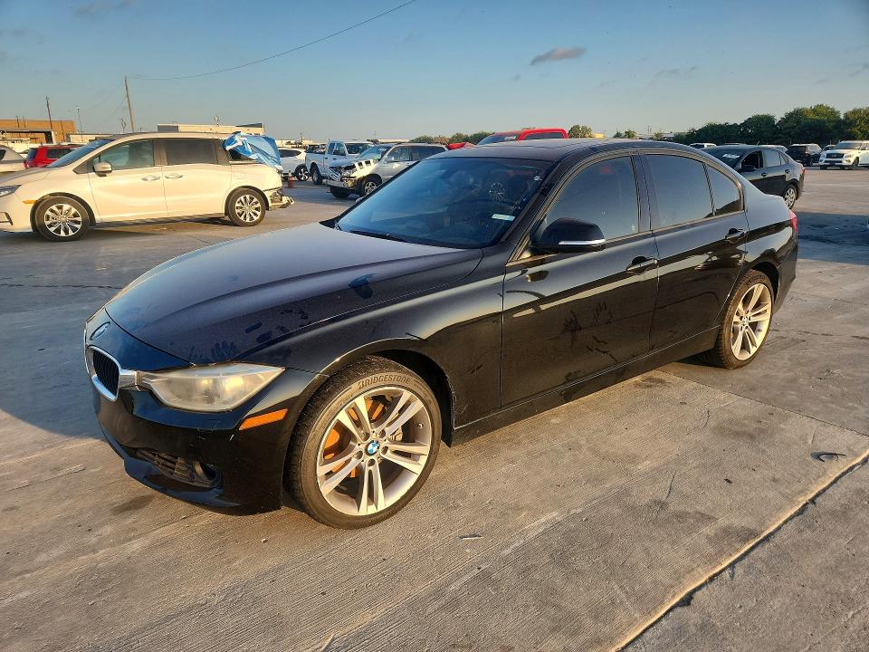 BMW 328 2013 مع رقم تعريف المركبة WBA3B3C57DJ811579 - صورة من المزاد