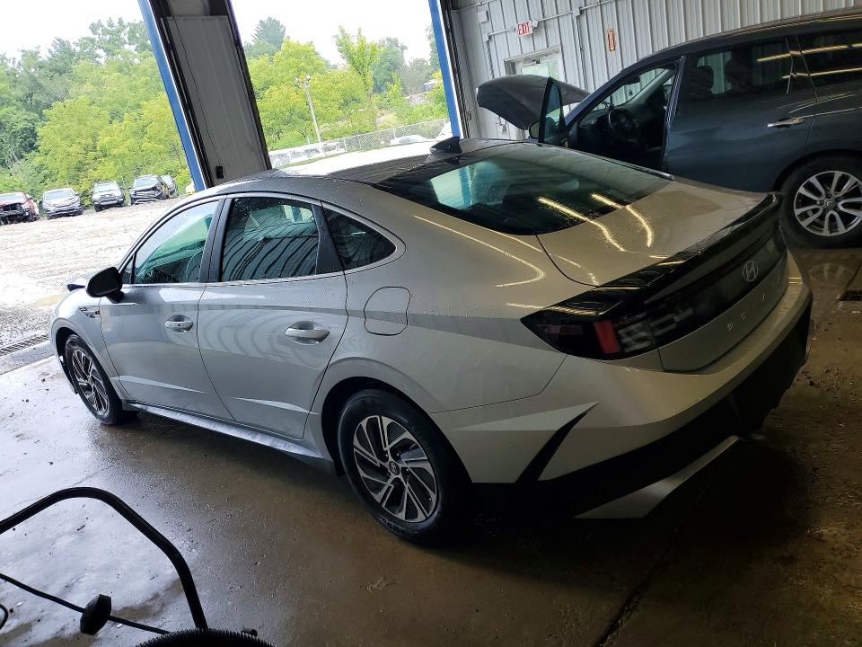 Photo 2 from auction – 2026 HYUNDAI SONATA HYBRID with VIN KMHL24JJ5TA141663