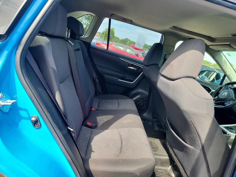 Photo 11 from auction – 2019 TOYOTA RAV4 with VIN JTMP1RFV8KJ014812