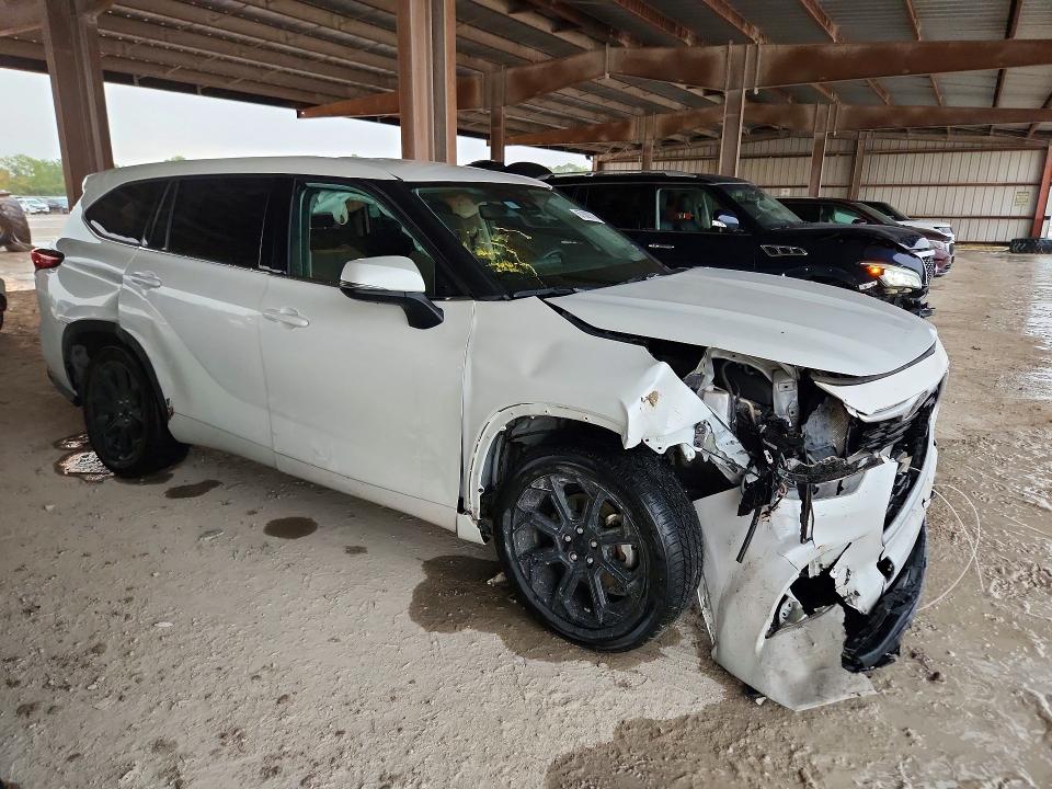 Photo 4 from auction – 2022 TOYOTA HIGHLANDER with VIN 5TDCZRAH7NS552286
