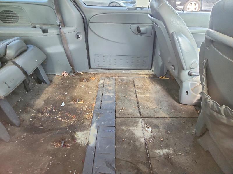 Photo 11 from auction – 2005 DODGE GRAND CARAVAN with VIN 2D8GP44L65R443466