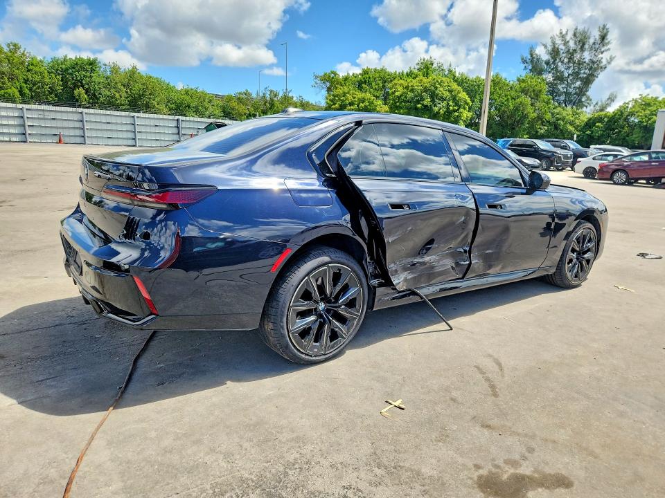 Photo 3 from auction – 2023 BMW 740 with VIN WBA23EH08PCL90191