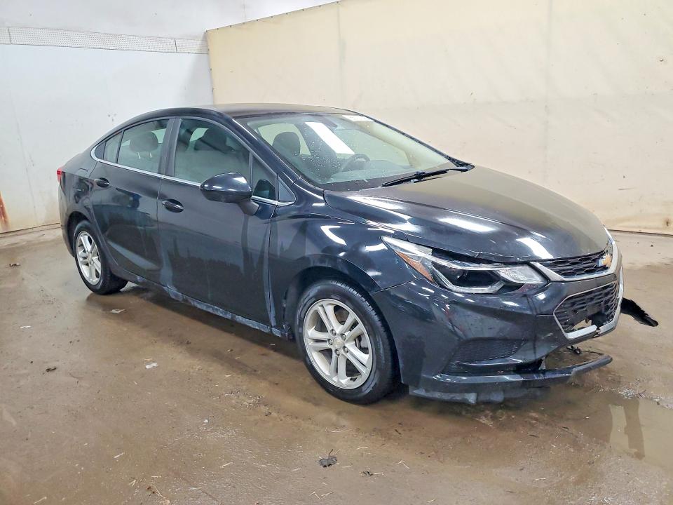 Снимка 4 от търг – 2018 CHEVROLET CRUZE с VIN 1G1BE5SM5J7182335