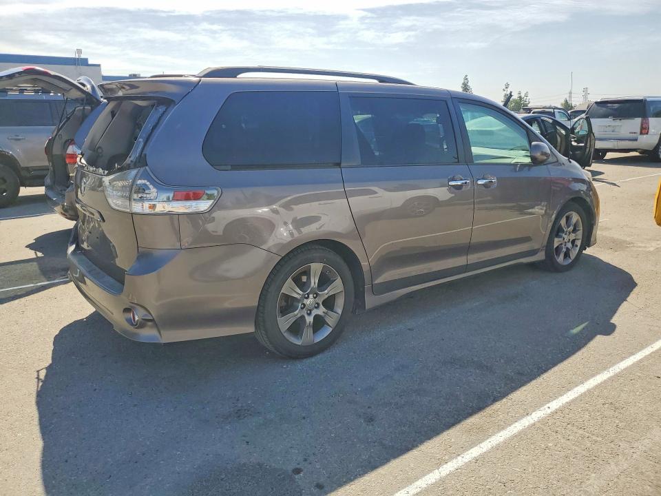 Photo 3 from auction – 2014 TOYOTA SIENNA with VIN 5TDXK3DC8ES494305
