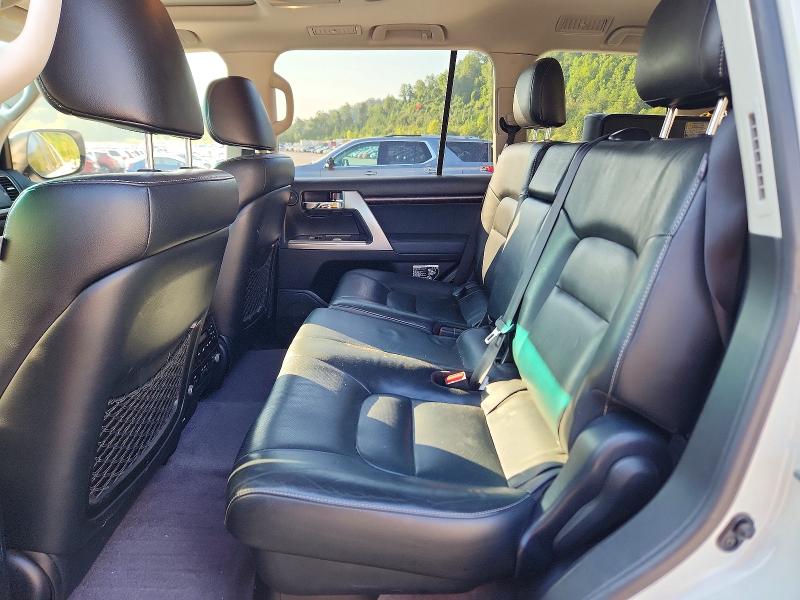 Photo 11 from auction – 2015 TOYOTA LAND CRUISER with VIN JTMHY7AJ3F4030851