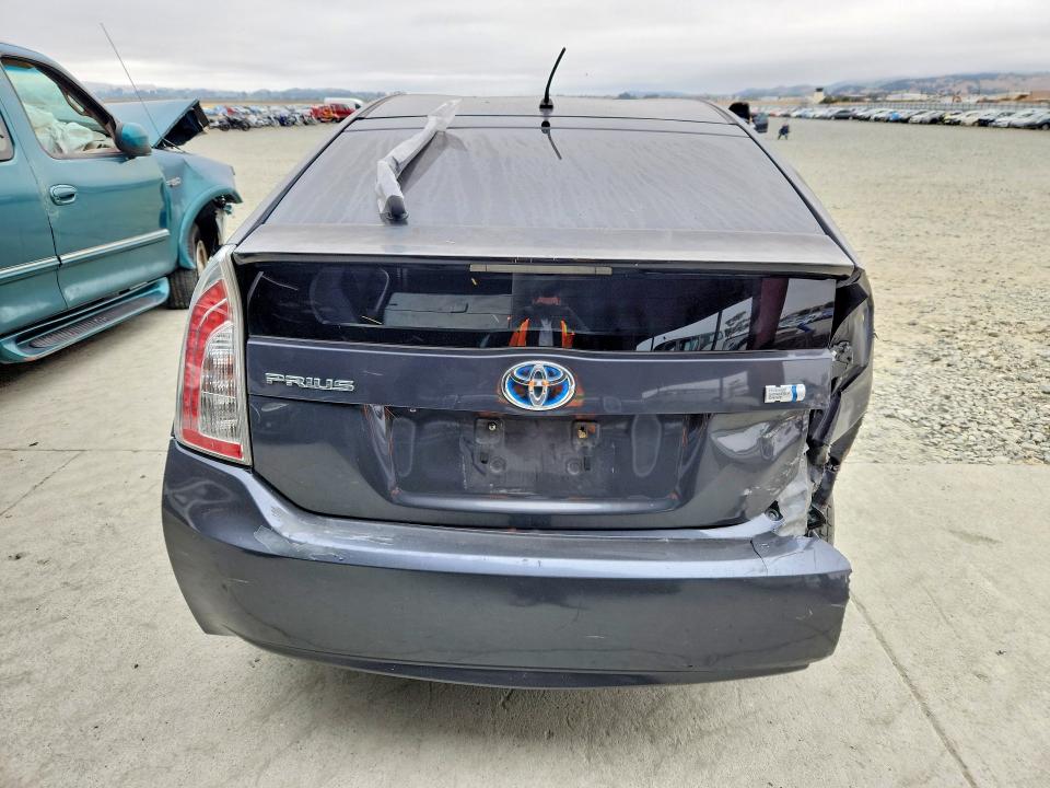 Photo 6 from auction – 2015 TOYOTA PRIUS with VIN JTDKN3DU0F0397324