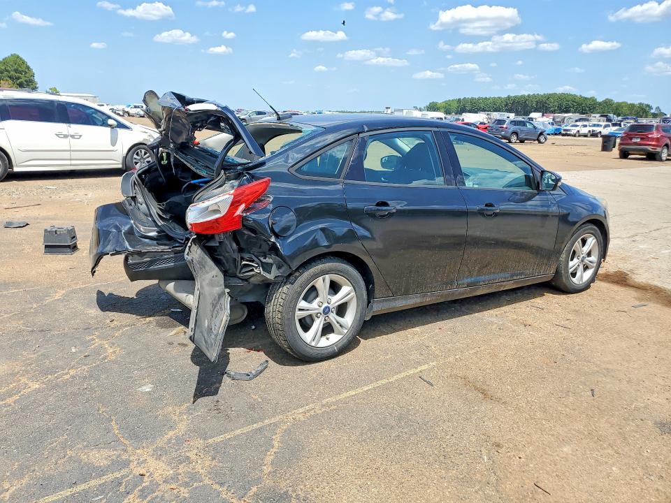 Photo 3 from auction – 2014 FORD FOCUS with VIN 1FADP3F2XEL443033