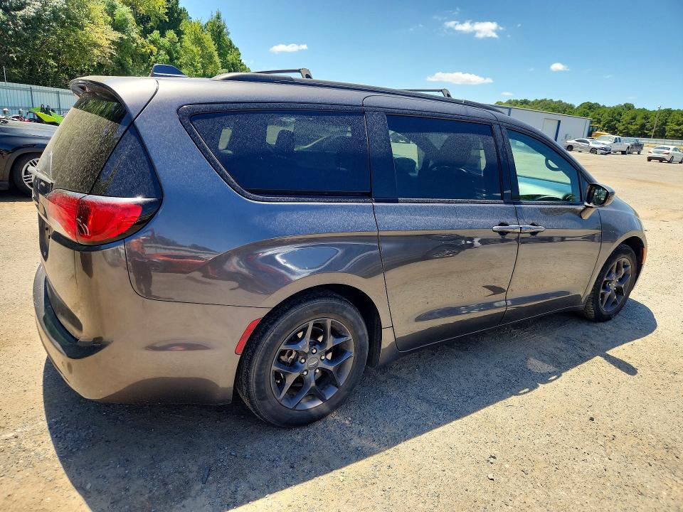 Photo 3 from auction – 2019 CHRYSLER PACIFICA with VIN 2C4RC1BG0KR570362