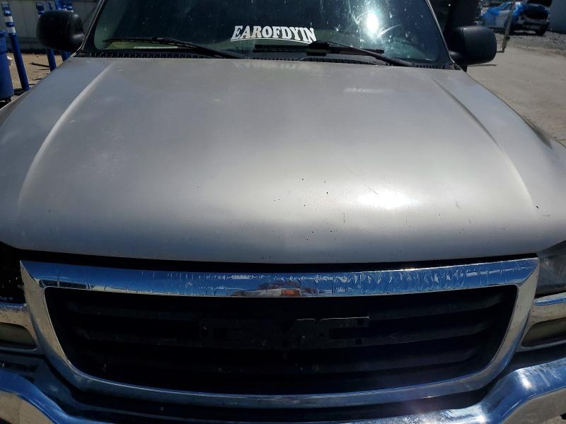 Снимка 11 от търг – 2004 GMC NEW SIERRA с VIN 2GTEC19V641142283