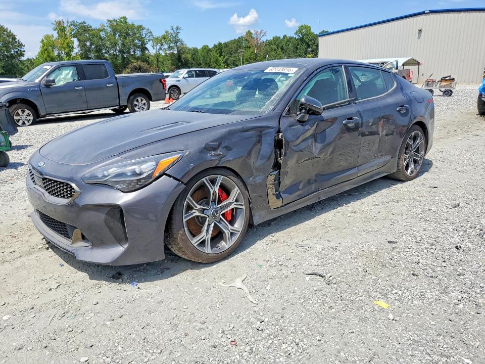 KIA STINGER 2020 مع رقم تعريف المركبة KNAE45LC3L6083645 - صورة من المزاد