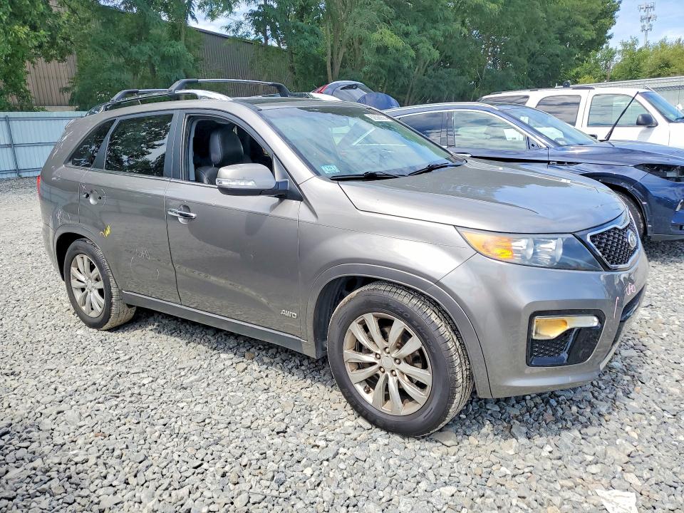 Photo 4 from auction – 2013 KIA SORENTO with VIN 5XYKWDA2XDG405569