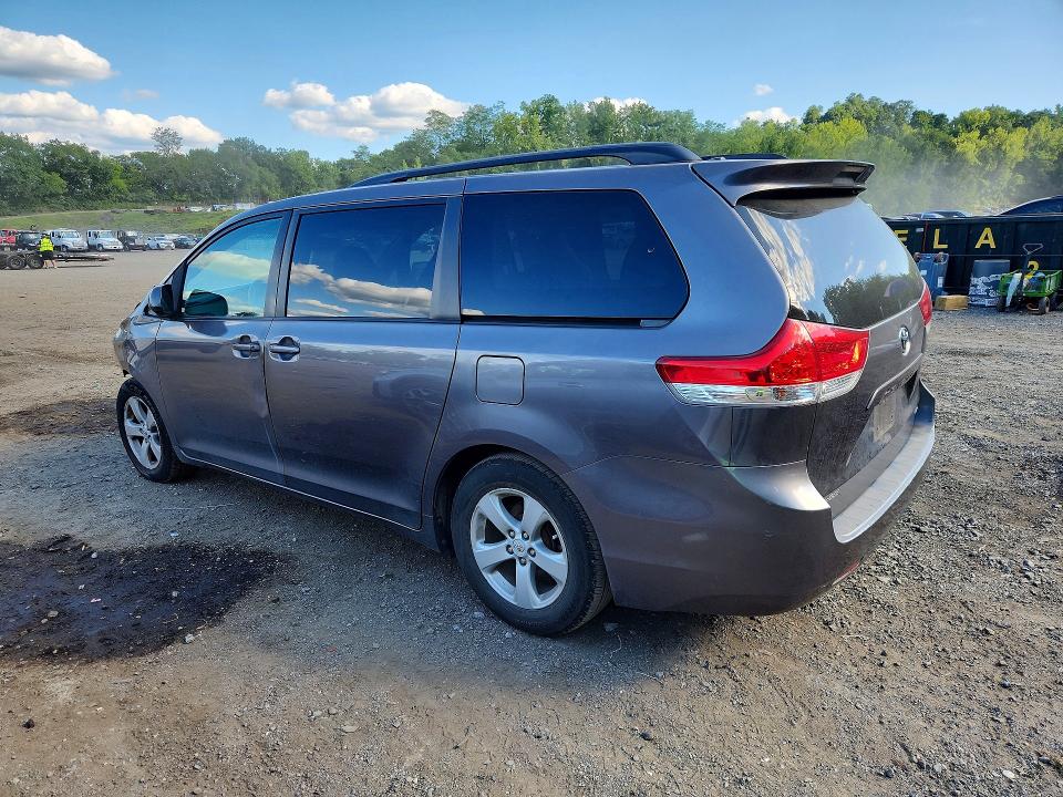 Photo 2 from auction – 2011 TOYOTA SIENNA with VIN 5TDKK3DC9BS025858