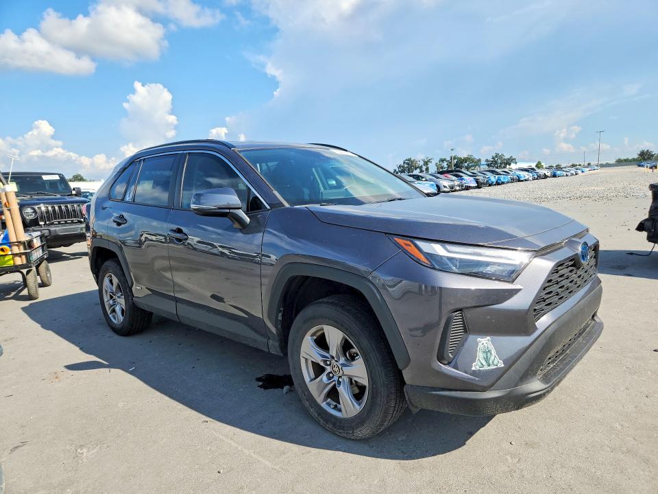 Photo 4 from auction – 2022 TOYOTA RAV4 with VIN 4T3RWRFVXNU077362
