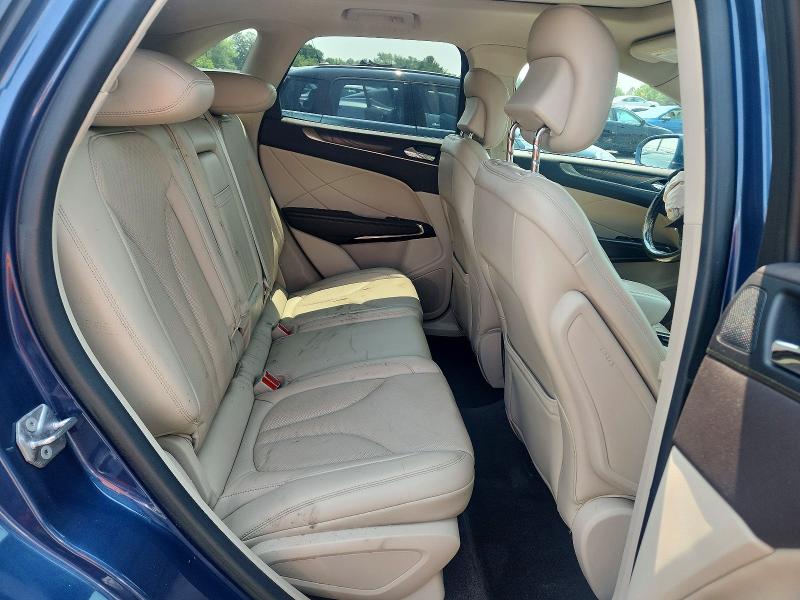 Photo 11 from auction – 2018 LINCOLN MKC with VIN 5LMCJ3D99JUL30162