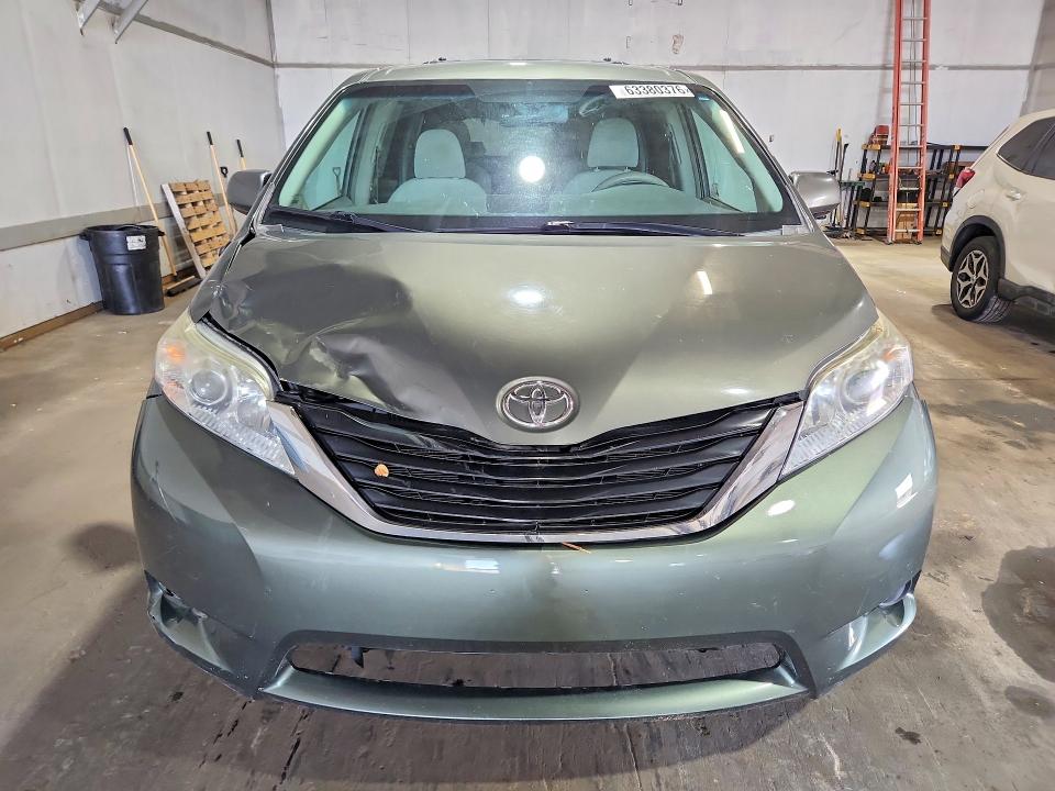 Photo 5 from auction – 2011 TOYOTA SIENNA with VIN 5TDJK3DCXBS007199