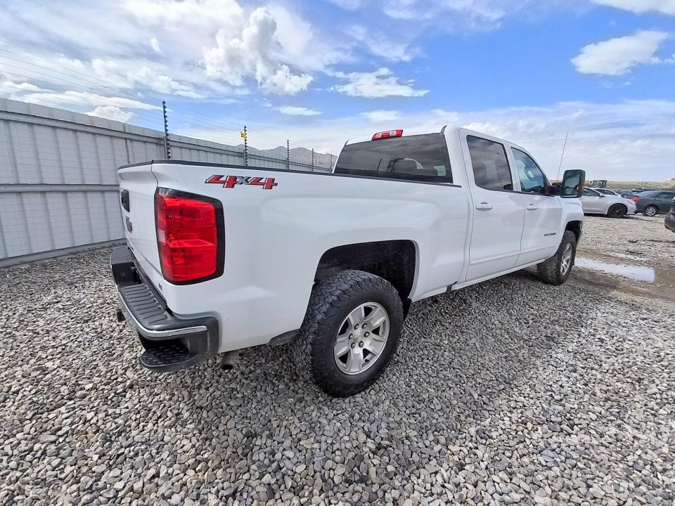 Снимка 3 от търг – 2018 CHEVROLET SILVERADO с VIN 1GCUKREC2JF248638