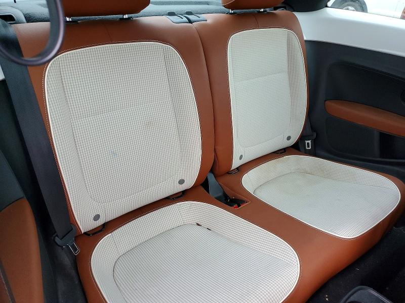 Photo 10 from auction – 2016 VOLKSWAGEN BEETLE with VIN 3VWJ07AT5GM604685