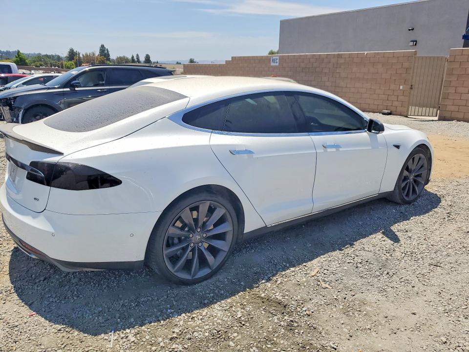 Photo 3 from auction – 2014 TESLA MODEL S with VIN 5YJSA1S19EFP57408