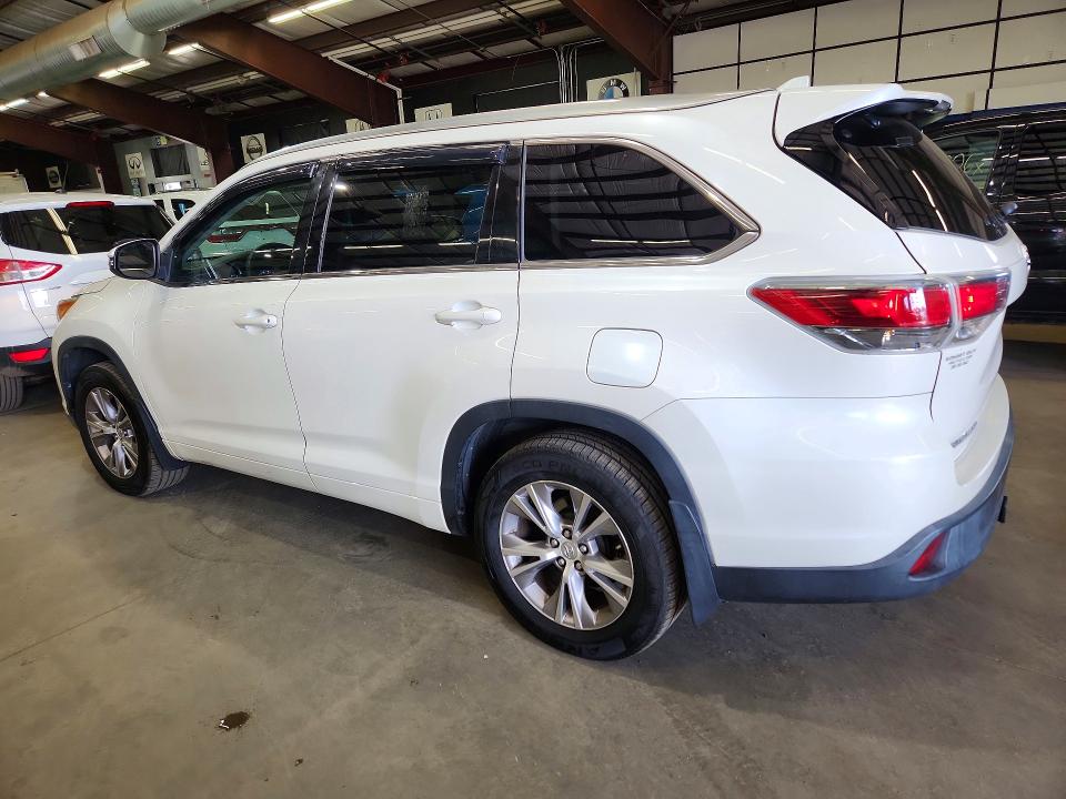 Photo 2 from auction – 2015 TOYOTA HIGHLANDER with VIN 5TDJKRFHXFS110964