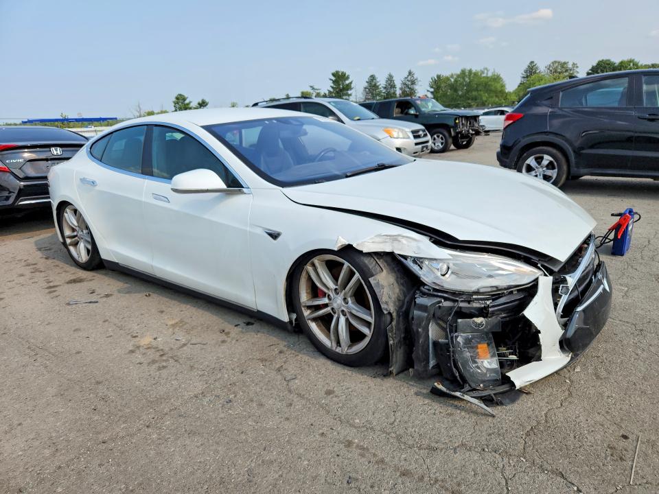 Photo 4 from auction – 2015 TESLA MODEL S with VIN 5YJSA1H49FF098040