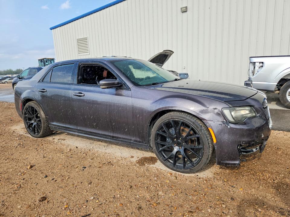 Photo 4 from auction – 2018 CHRYSLER 300 with VIN 2C3CCABG3JH267011