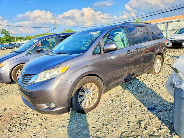 2013 TOYOTA SIENNA - Търг №65902006
