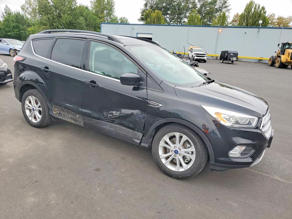 Photo 4 from auction – 2018 FORD ESCAPE with VIN 1FMCU9HD8JUA57436