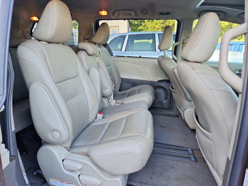 Photo 11 from auction – 2018 TOYOTA SIENNA with VIN 5TDYZ3DC5JS942557