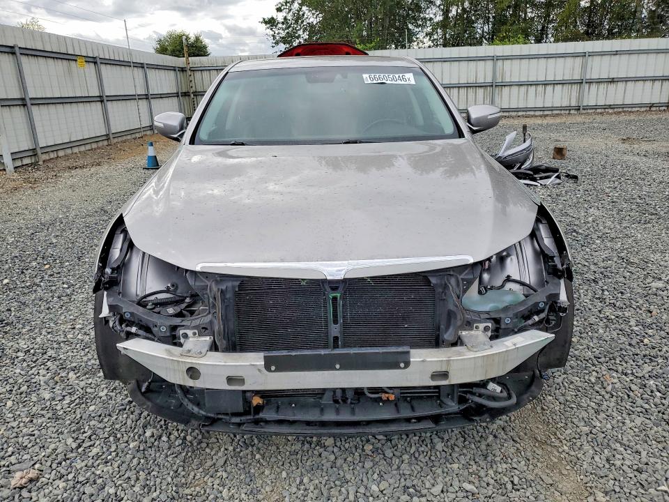 Photo 5 from auction – 2013 HYUNDAI GENESIS with VIN KMHGC4DD8DU240868