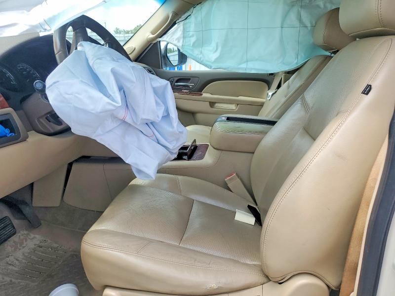 Photo 7 from auction – 2010 CHEVROLET SUBURBAN with VIN 1GNUCKE04AR281933
