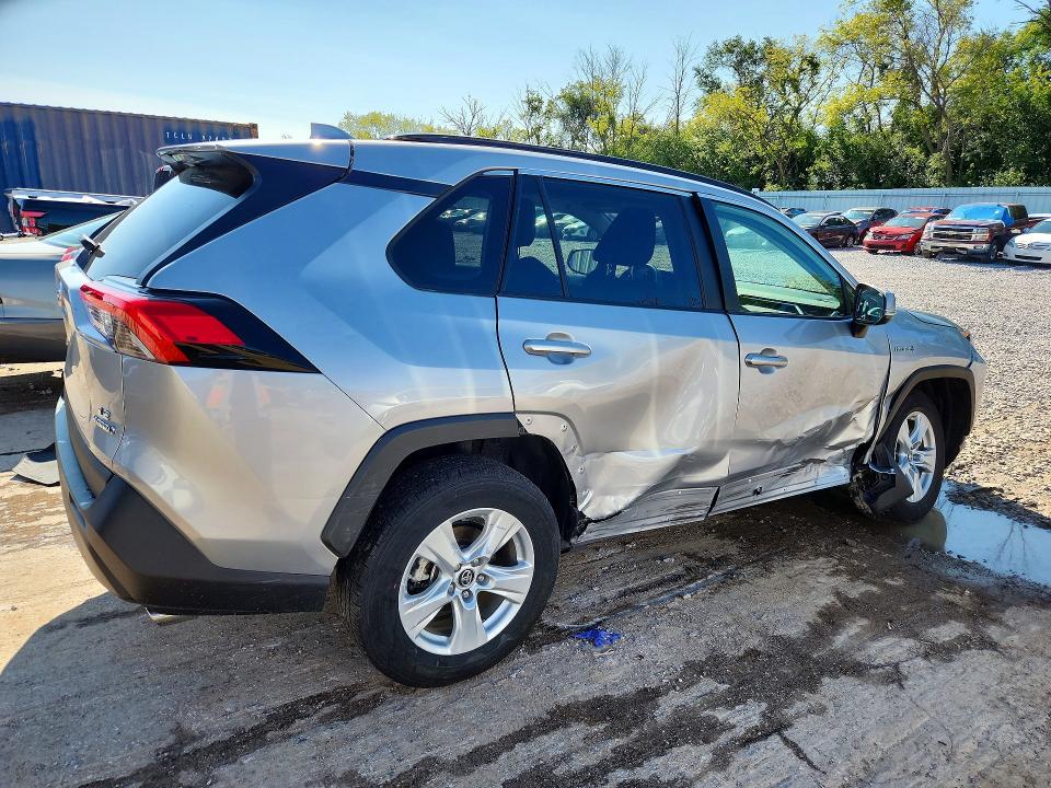 Photo 3 from auction – 2021 TOYOTA RAV4 with VIN 2T3M6RFV6MW009682