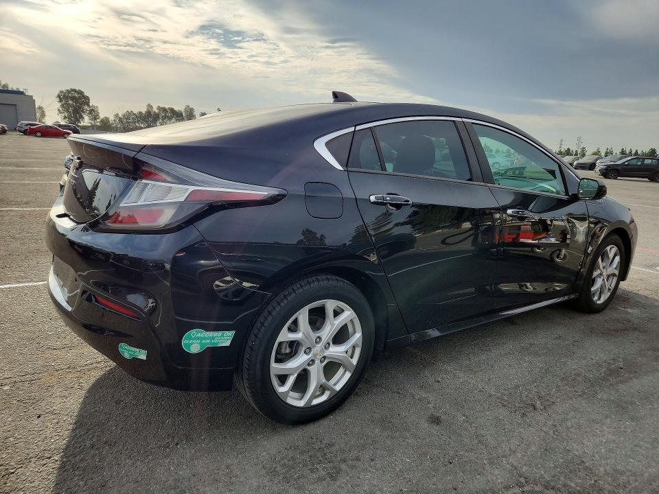 Photo 3 from auction – 2017 CHEVROLET VOLT with VIN 1G1RD6S54HU101353