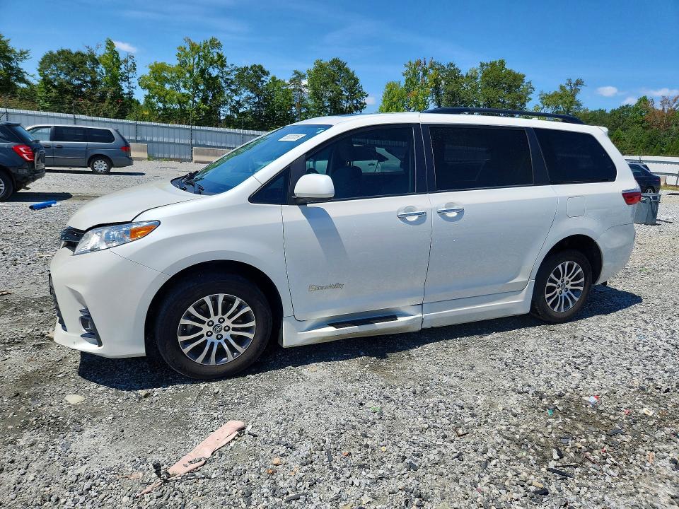 TOYOTA SIENNA 2018 with VIN 5TDYZ3DC5JS961139 - Photo from auction