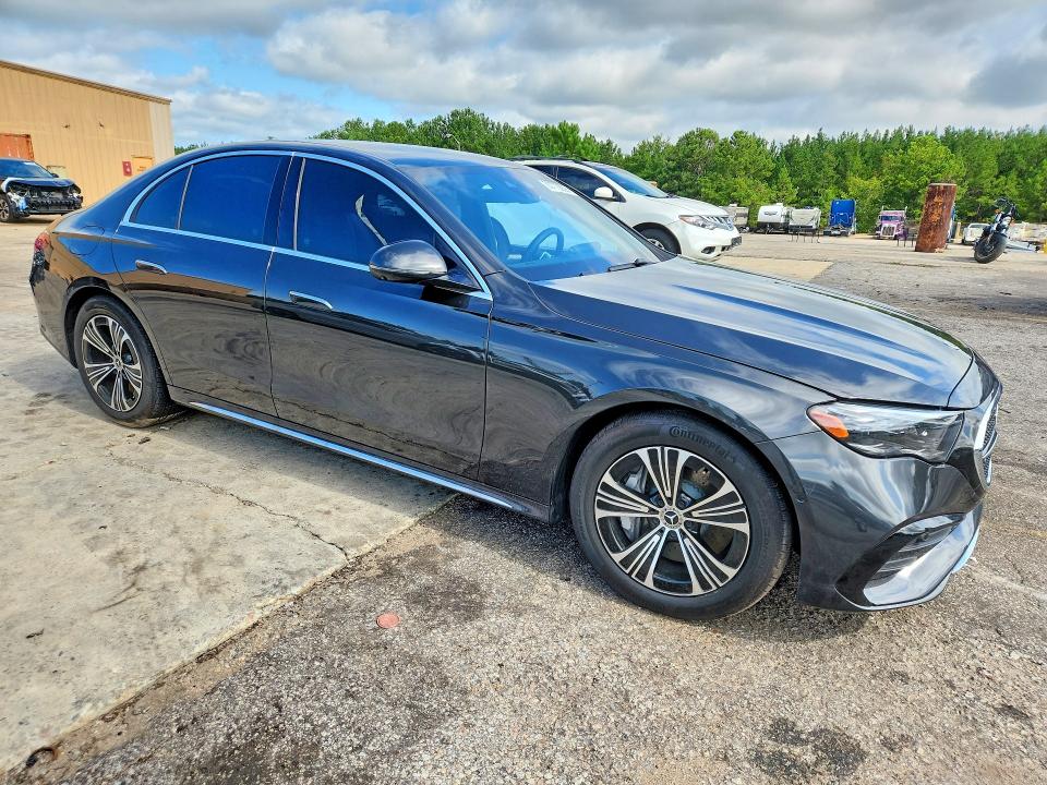 Photo 4 from auction – 2025 MERCEDES-BENZ E with VIN W1KLF6BB4SA165842
