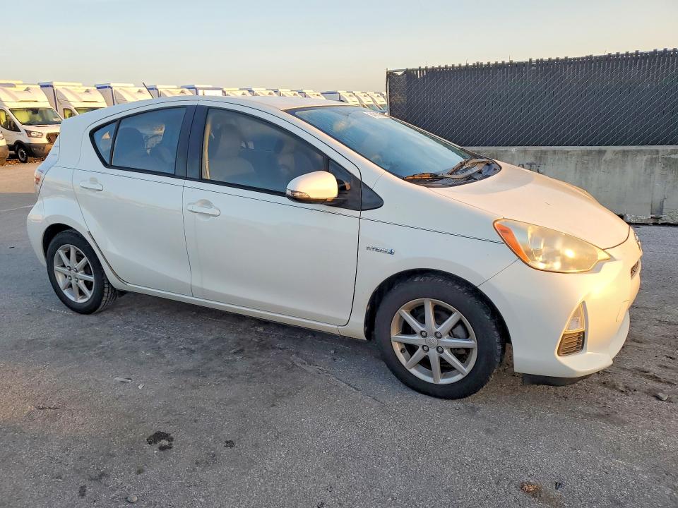 Photo 4 from auction – 2012 TOYOTA PRIUS C with VIN JTDKDTB31C1508854