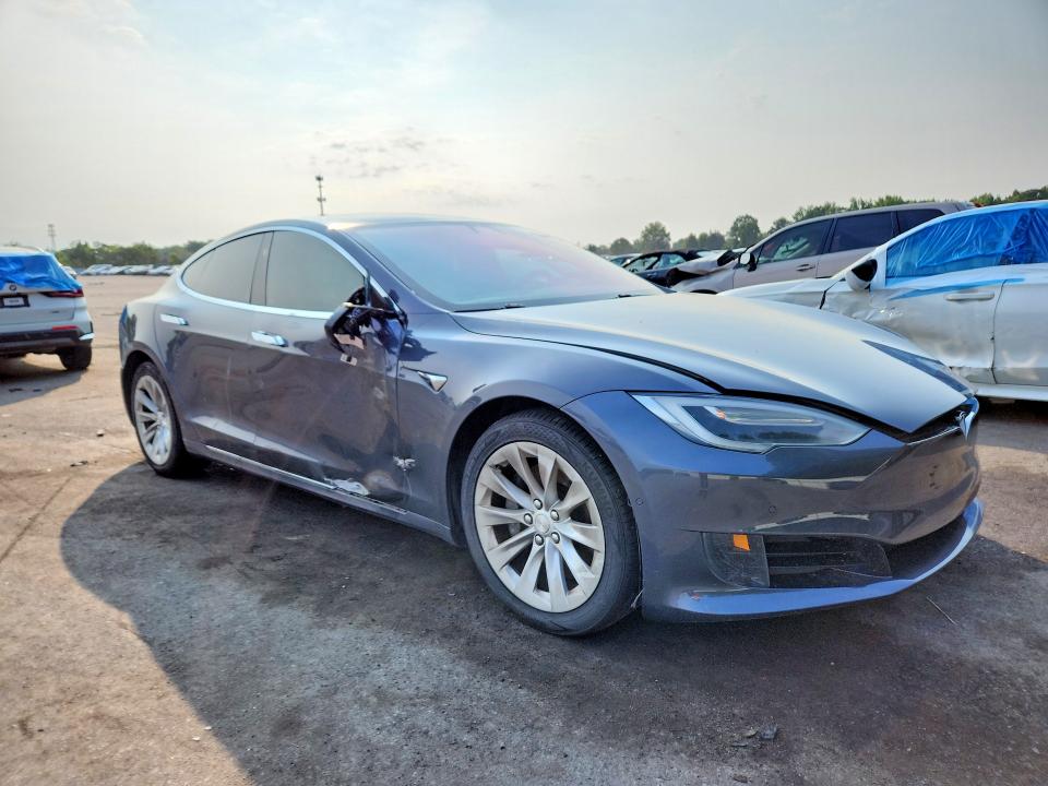 Photo 4 from auction – 2017 TESLA MODEL S with VIN 5YJSA1E15HF200057