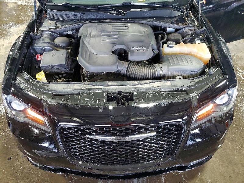 Photo 11 from auction – 2018 CHRYSLER 300 with VIN 2C3CCAGG5JH292310