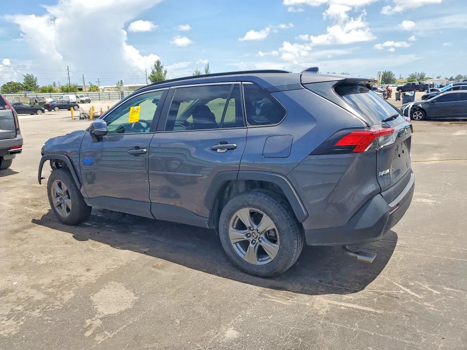 Photo 2 from auction – 2022 TOYOTA RAV4 with VIN 2T3P1RFV9NW301033