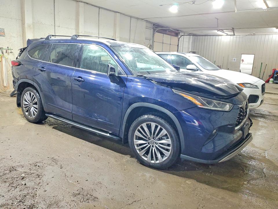Photo 4 from auction – 2021 TOYOTA HIGHLANDER with VIN 5TDFZRBH8MS087169