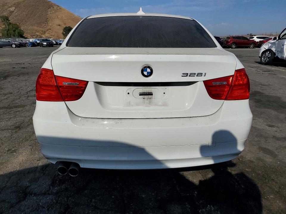 Photo 6 from auction – 2011 BMW 328 with VIN WBAPH5C5XBA442130