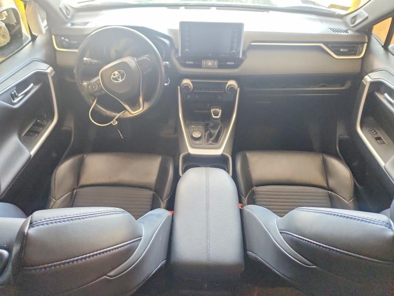 Photo 8 from auction – 2019 TOYOTA RAV4 with VIN JTMEWRFV7KD509509