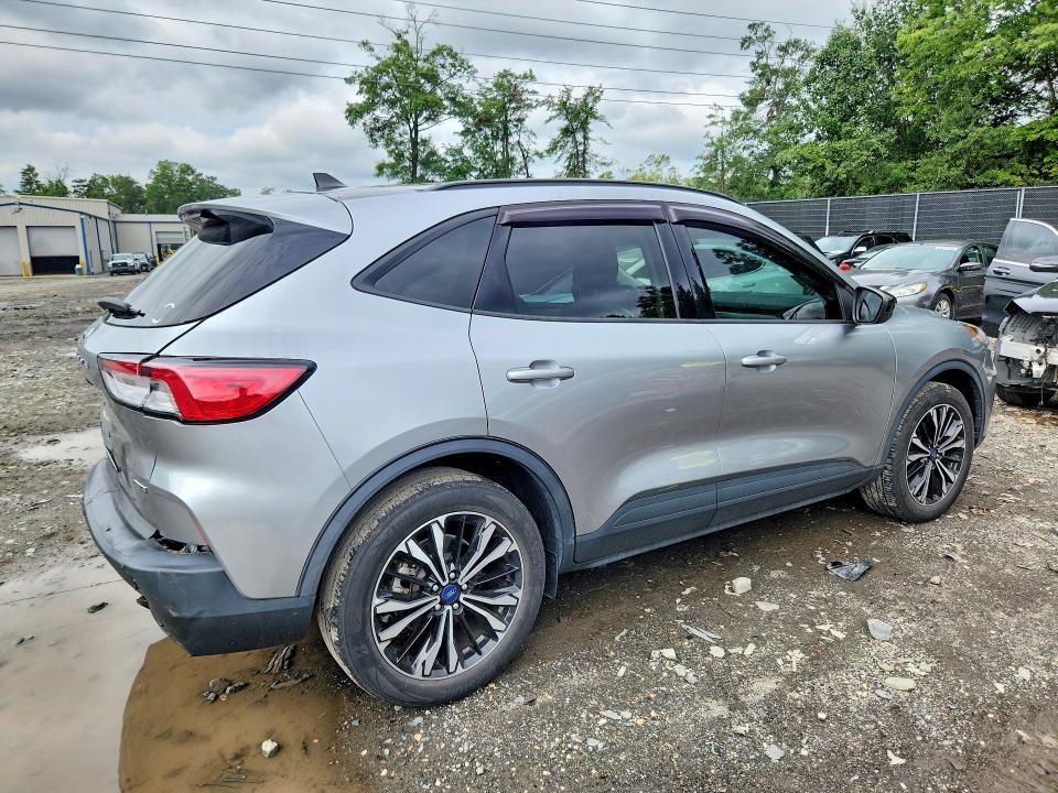Photo 3 from auction – 2021 FORD ESCAPE with VIN 1FMCU9BZ0MUB12096