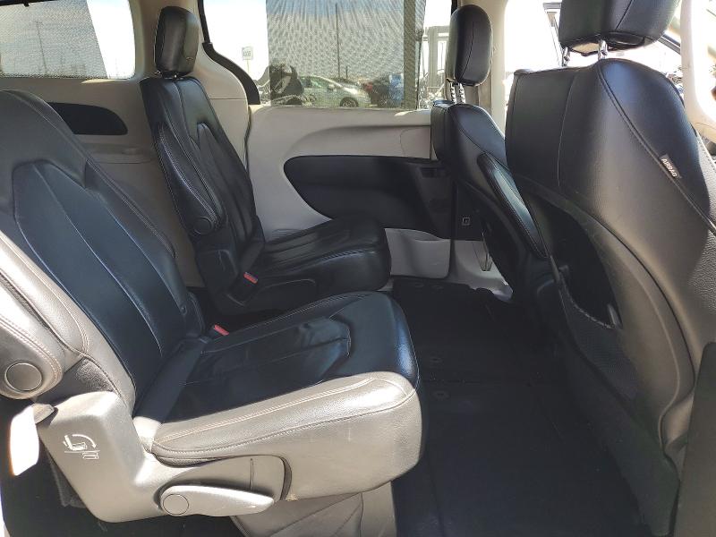 Photo 11 from auction – 2017 CHRYSLER PACIFICA with VIN 2C4RC1BG5HR572455