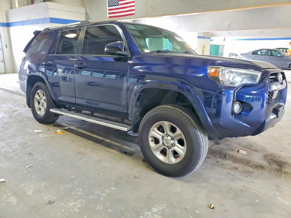 Photo 4 from auction – 2020 TOYOTA 4RUNNER with VIN JTEBU5JR6L5827544