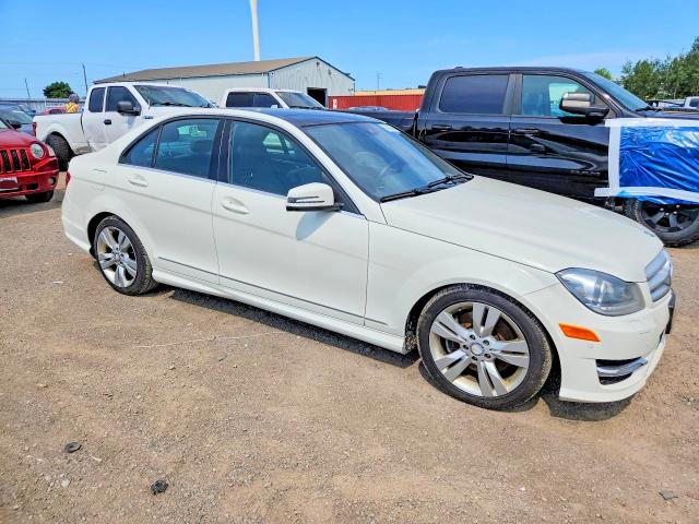Photo 4 from auction – 2012 MERCEDES-BENZ C with VIN WDDGF8BB9CA648094
