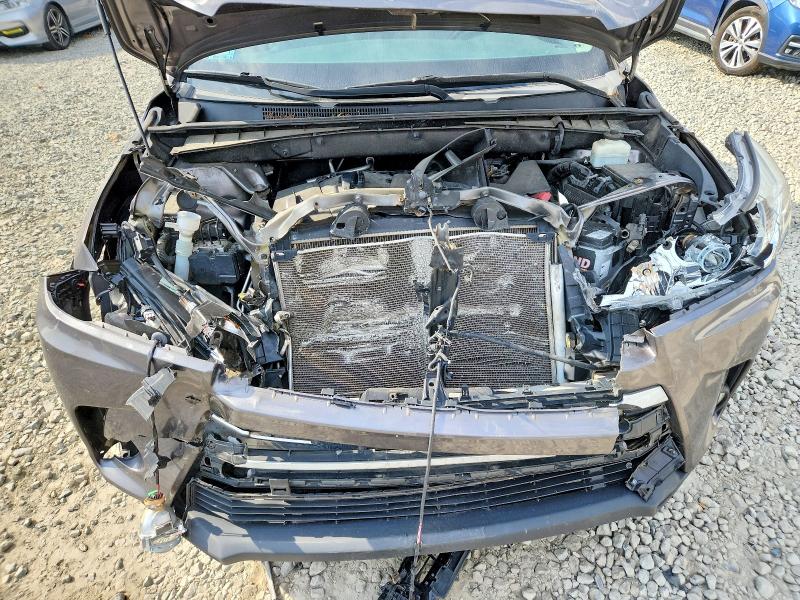 Photo 12 from auction – 2018 TOYOTA HIGHLANDER with VIN 5TDJZRFH6JS554170