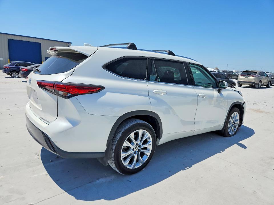 Photo 3 from auction – 2020 TOYOTA HIGHLANDER with VIN 5TDDZRBH5LS004836